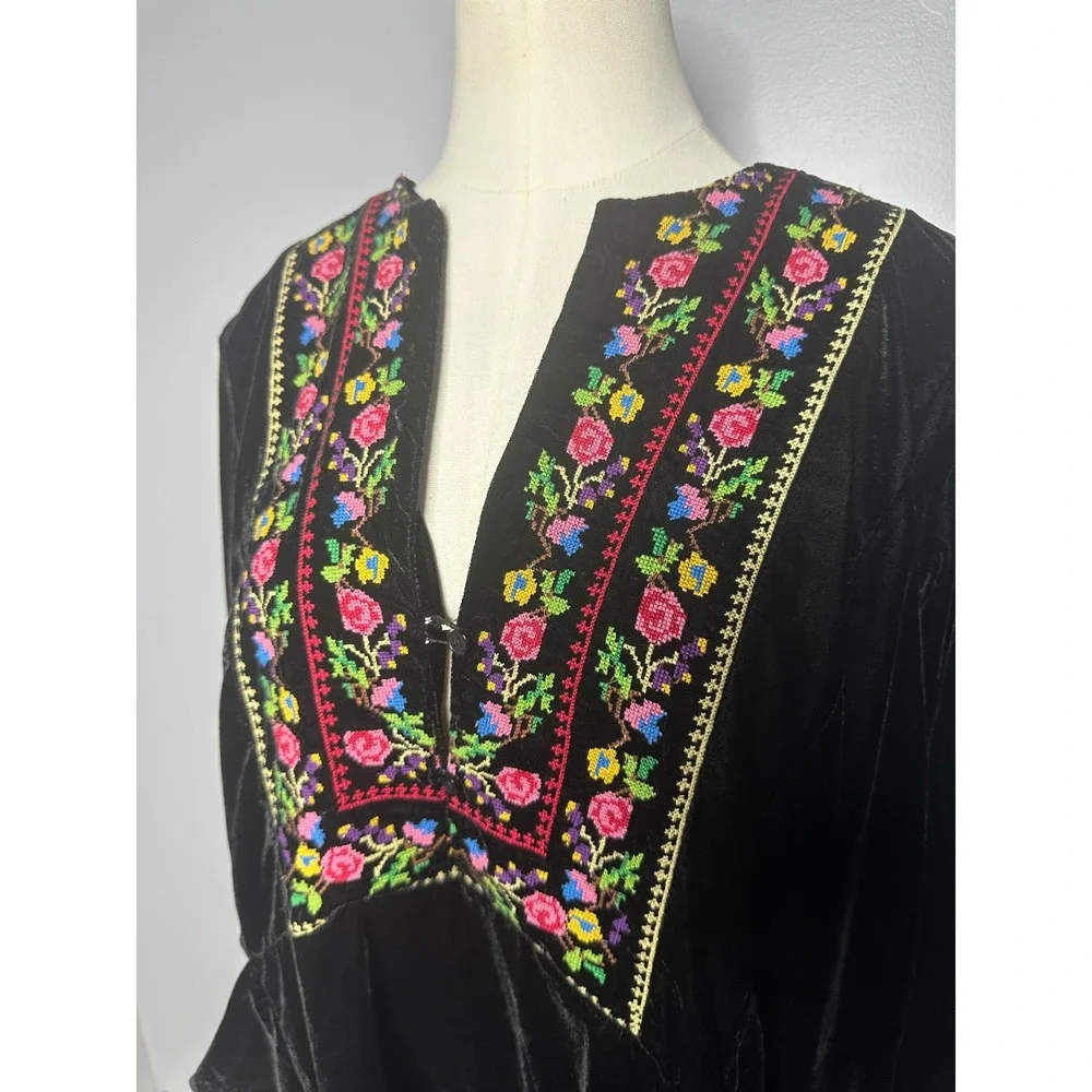 Free People Black Velvet Embroidered Floral Tunic Top V-Neck Long Sleeve Small